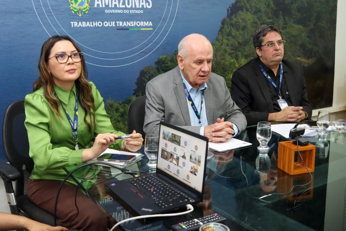Secretário Serafim Corrêa participa da 321ª reunião do CAS ao lado de técnicos da Sedecti.