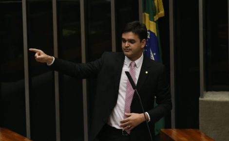 Deputado Rubens Pereira Júnior durante discussão da autorização ou não da abertura do processo de impeachment da presidenta Dilma Rousseff, no plenário da Câmara (Fabio Rodrigues Pozzebom/Agência Brasil)