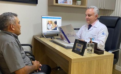 Cirurgião uro-oncologista da Urocentro Manaus, Dr. Giuseppe Figliuolo no atendimento. (Foto/ Divulgação)