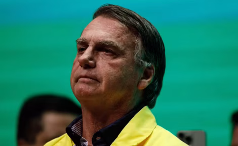 STF condena Bolsonaro a 27 anos e 3 meses por tentativa de golpe... Leia mais no texto original: (https://www.poder360.com.br/poder-justica/stf-condena-bolsonaro-27-anos-e-3-meses-por-tentativa-de-golpe/) © 2025 Todos os direitos são reservados ao Poder360, conforme a Lei nº 9.610/98. A publicação, redistribuição, transmissão e reescrita sem autorização prévia são proibidas.