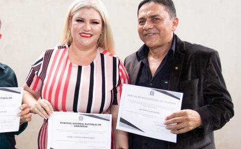 Jéssica e Chico durante a diplomação pela Justiça Eleitoral em 2020 (Facebook/reprodução)