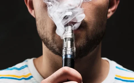 Big techs terão que remover conteúdo sobre cigarros eletrônicos