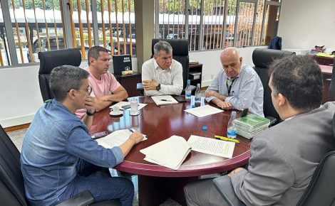 Participaram do encontro Bosco Saraiva, Serafim Corrêa, Marcelo Ramos, Thomaz Nogueira, Farid Mendonça e técnicos da Suframa.  Foto: divulgação