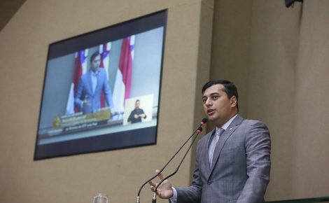 Governador Wilson Lima discursa na tribuna da Assembleia (Alberto César Araújo/Aleam)