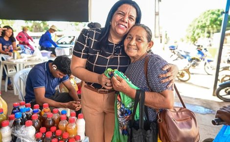 Professora Araci Cunha em evento institucional em Nova Olinda do Norte