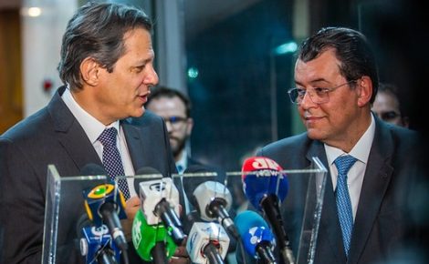 Ministro da Fazenda, Fernando Haddad, e o relator do projeto de regulamentação da PEC da Reforma Tributária, senador Eduardo Braga.