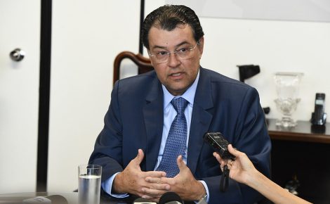 O senador falou com a imprensa após a reunião (Roque de Sá/Agência Senado)