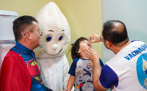 Vacianação contra pólio. (Foto: Divulgação/Semcom)
