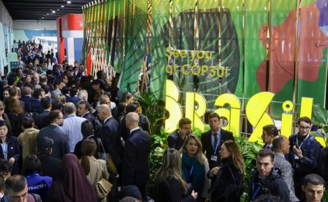 Pavilhão do Brasil na COP29 em Baku, no Azerbaijão, com o logo do país em destaque