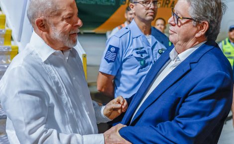 Presidente Lula ao desembarcar na cidade de João Pessoa, na Paraíba, na manhã desta sexta (Foto: Ricardo Stuckert / PR)