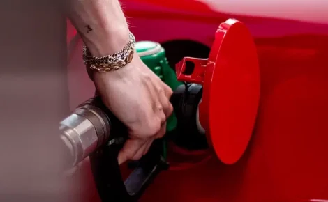 Abastecimento-de-combustivel_925x520_acf_cropped-925x520