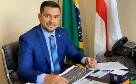 Alberto Neto aparece em terceiro lugar com 17,8% das intenções de voto, na média das últimas cinco pesquisas registradas e divulgadas até esta terça-feira para prefeito de Manaus