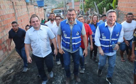 Recursos do Asfalta Amazonas para melhorias viárias em todo o estado já superam R$ 2 bilhões. (Foto: Diego Peres e Alex Pazuello / Secom)