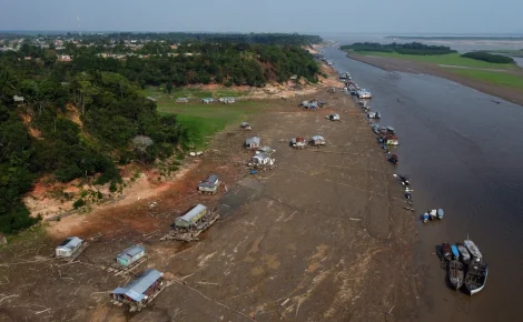 CAPA-‘Aqui-nao-chega-socorro-na-seca-relatam-comunidades-em-lago-no-Amazonas