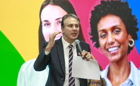 Ministro da Educação, Camilo Santana, anunciou o reajuste nesta quinta-feira (Foto: Angelo Miguel/MEC)