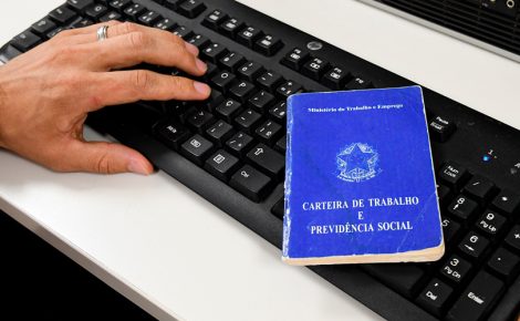 Carteira de trabalho (Foto: Helio Montferre/Ipea)