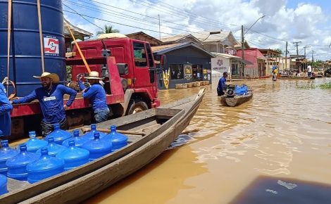 Reunião foi para garantir agilidade na chegada de ajuda humanitária às vítimas no Amazonas - (Foto: Reprodução/Instagram@prefeiturade.bocadoacre)