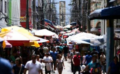 rua comercial de Manaus