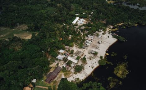 Comunidades da Amazônia recebem soluções energéticas sustentáveis para garantir acesso à eletricidade limpa e eficiente. (Foto: Rodolfo Pongelupe)