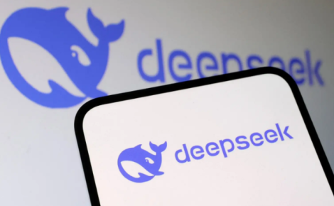 Aplicativo DeepSeek, desenvolvido por startup chinesa, lidera downloads e desafia grandes empresas de tecnologia como OpenAI e Meta.