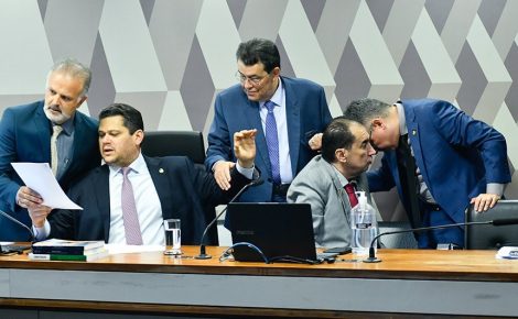Eduardo Braga informou que, até o momento, foram apresentadas 1.940 emendas e realizadas 35 audiências públicas (Foto: Geraldo Magela/Agência Senado)