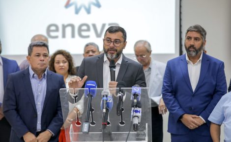 Lima ainda comentou sobre a declaração comercial de dois novos campos de exploração nos municípios de Silves e Itapiranga 
Fotos: Diego Peres e Alex Pazuello / Secom