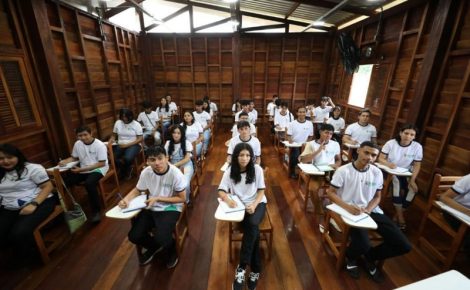 A primeira Escola da Floresta está localizada na comunidade Bom Jesus do Angelim, dentro da RDS do Uatumã (Foto: Alex Pazzuello/Secom)