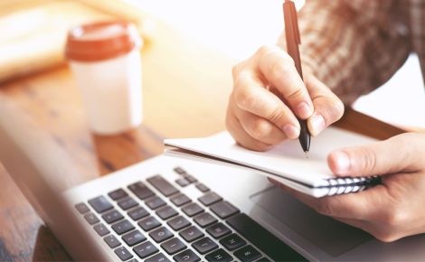 Aplicação das Inteligências Artificiais tem proporcionado um suporte significativo aos estudantes, oferecendo novas formas de aprender e interagir com o conhecimento (Foto: Reprodução/Canva)