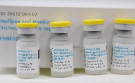 Ampolas de vacinas contra MPOX