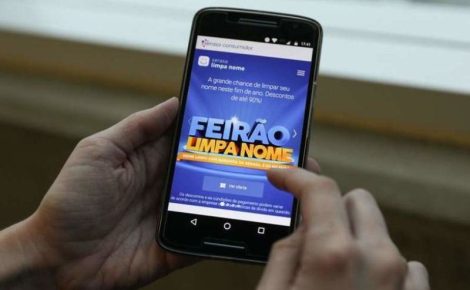 Aplicativo da Serasa exibindo tela do Feirão Limpa Nome para negociação de dívidas pelo celular.