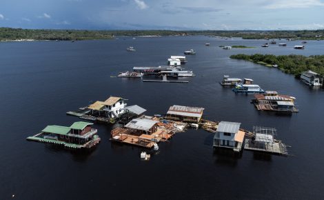 Flutuantes no Tarumã Açu em Manaus (Foto: Raphael Alves/TJAM)