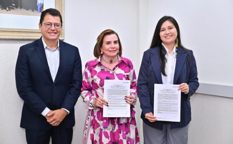 Secretário Marcellus Campelo, conselheira Yara Amazônia Lins e Rayanne França, chefe interina do escritório do UNICEF em Manaus (Fotos: Joel Arthus)