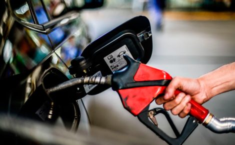 Abastecimento de veículo com gasolina em Manaus