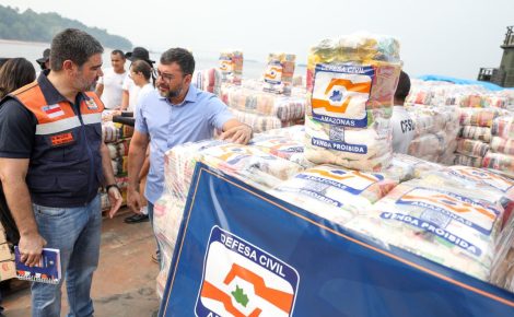 Governador Wilson Lima acompanha primeiro envio de ajuda humanitária para municípios já afetados pela estiagem (Foto: Alez Pazuello/Secom)
