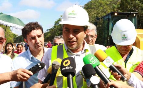 Governador em Itacoatiara anunciando a retomada as obras da AM-010. Foto: divulgação - 22/jun/2022