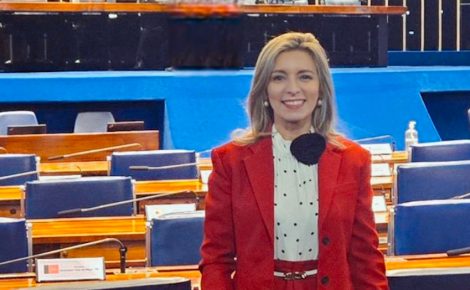 Cynthia Mendonça é autora do livro "Feminicídio: uma Análise a partir das Ações da Rede Rosa no Combate à Violência contra a Mulher na Cidade de Manaus" e idealizadora e colaboradora na criação do aplicativo Ronda Maria da Penha