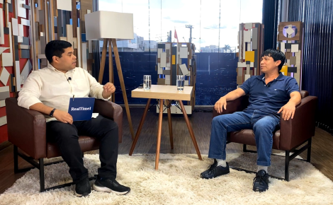 Num bate-papo com o jornalista Caio Fonseca, Tuyuka também falou sobre como pretende 'driblar' velhos nomes da política local (Foto: RealTime1)