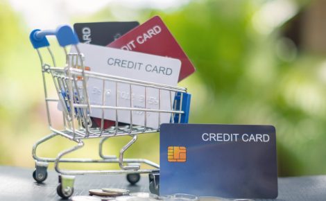 Juros do cartão rotativo superam 450% e inadimplência das famílias volta a subir