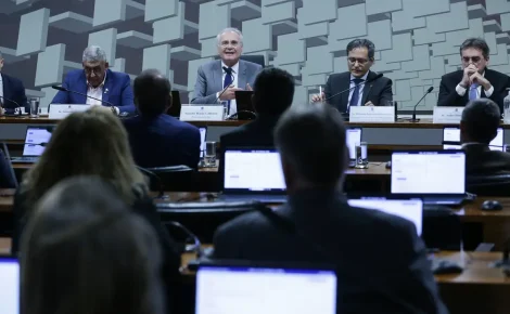 Comissão de Assuntos Econômicos do Senado (CAE) durante a aprovação da isenção do IR para quem ganha até R$ 5 mil. (Foto: © Lula Marques/ Agência Braasil)