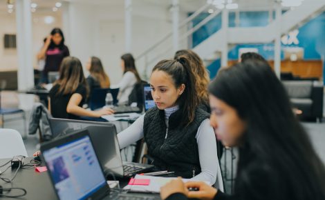 Parceria entre a ONG JA Brasil e a StartSe levará estudantes ao Vale do Silício (Foto: Divulgação)