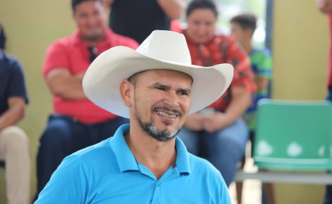Jander Barreto (União Brasil), prefeito de São Sebastião do Uatumã, foi reeleito com 58,14% dos votos válidos (Foto: Divulgação)