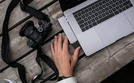 Investir em Jornalismo de interesse público é urgente, dizem vencedores do Nobel de economia