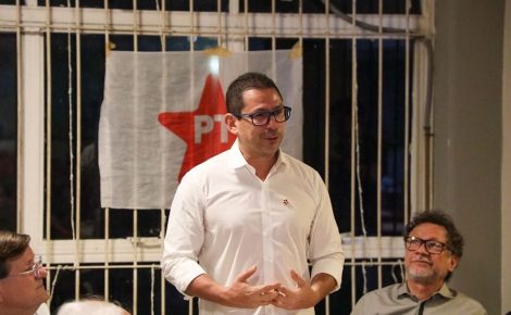Marcelo Ramos em encontro com membros mais antigos do PT. (Foto: Reprodução/Instagram@marceloramos.am)