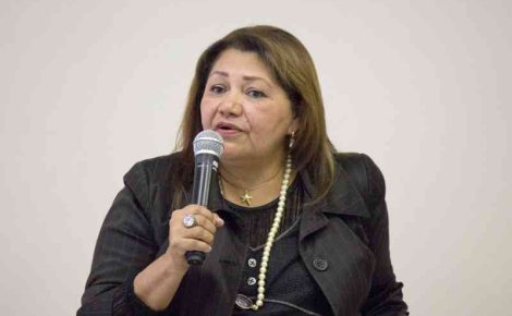 Professora Marilene Corrêa da Silva Freitas fala em mesa-redonda sobre a Amazônia e a COP30, em evento realizado em Manaus