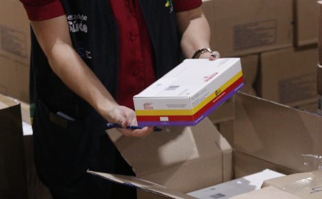 Estoque para seca: Medicamentos serão enviados para o interior do Amazonas (Foto: Antonio Lima/Secom)