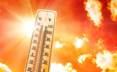 Montagem-de-um-dia-quente-com-termometro-e-altas-temperaturas-onda-de-calor-Infomorning