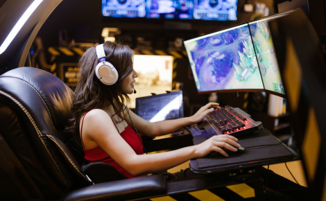 O projeto regula a fabricação, importação, comercialização, desenvolvimento e o uso comercial dos jogos eletrônicos no país. (Foto: Reprodução/Canva)