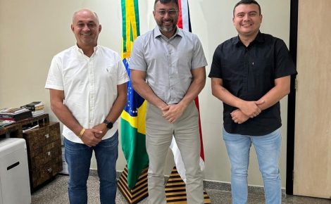 Otávio Farias (à dir.), prefeito de Novo Airão, foi eleito com 59,64% dos votos válidos (Foto: Reprodução/Instagram/@otaviofariasx)