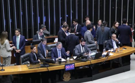 Votação do relatório que regulamenta a reforma tributária no plenário da Câmara (Foto: Mário Agra/Câmara dos Deputados)