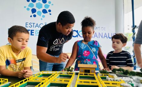 Ambos os projetos, Fonte do Saber e Portas Abertas, são gratuitos e estão em funcionamento durante todo o ano, proporcionando opções educativas para crianças e adolescentes durante as férias escolares. (Foto: Divulgação/Águas de Manaus)